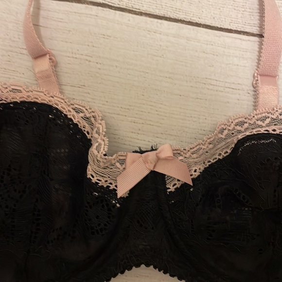 EUC Vintage Victoria’s Secret bra - size 38D​​ - Picture 2 of 7